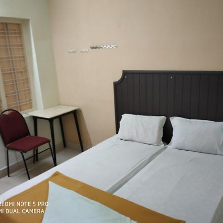 Hotel Woodlands Chottanikara ภายนอก รูปภาพ